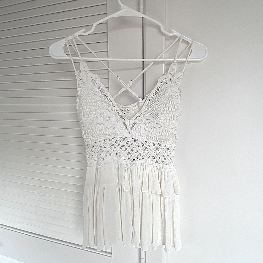 New/Never been worn La Miel SM white tank (built in brallette w/ light padding)